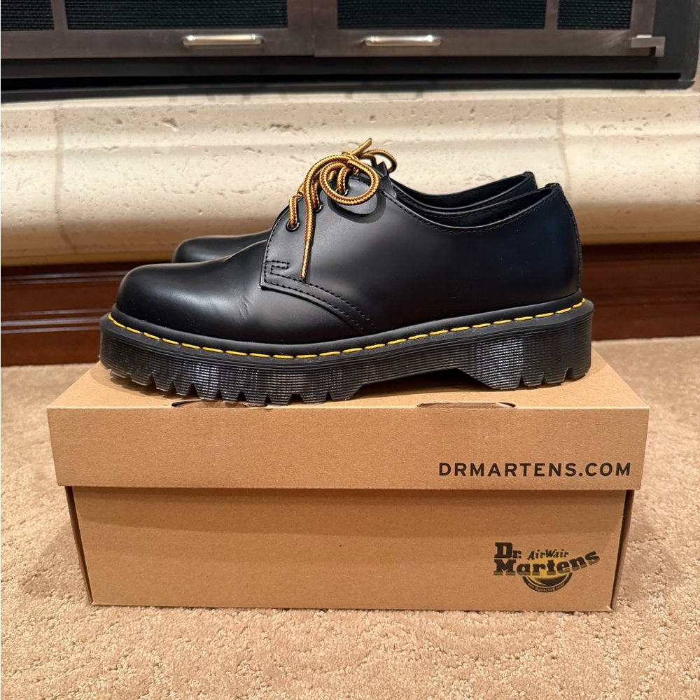 Women’s Dr. Martens 1461 Black Leather Oxfords, Two Laces & Box Included